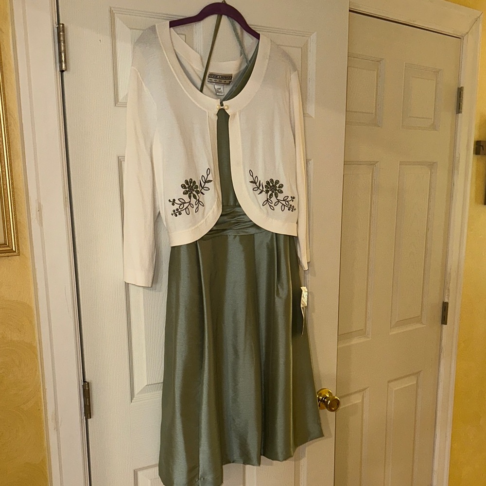 Jessica Howard Green Midi Dress with White Embroidered Bolero